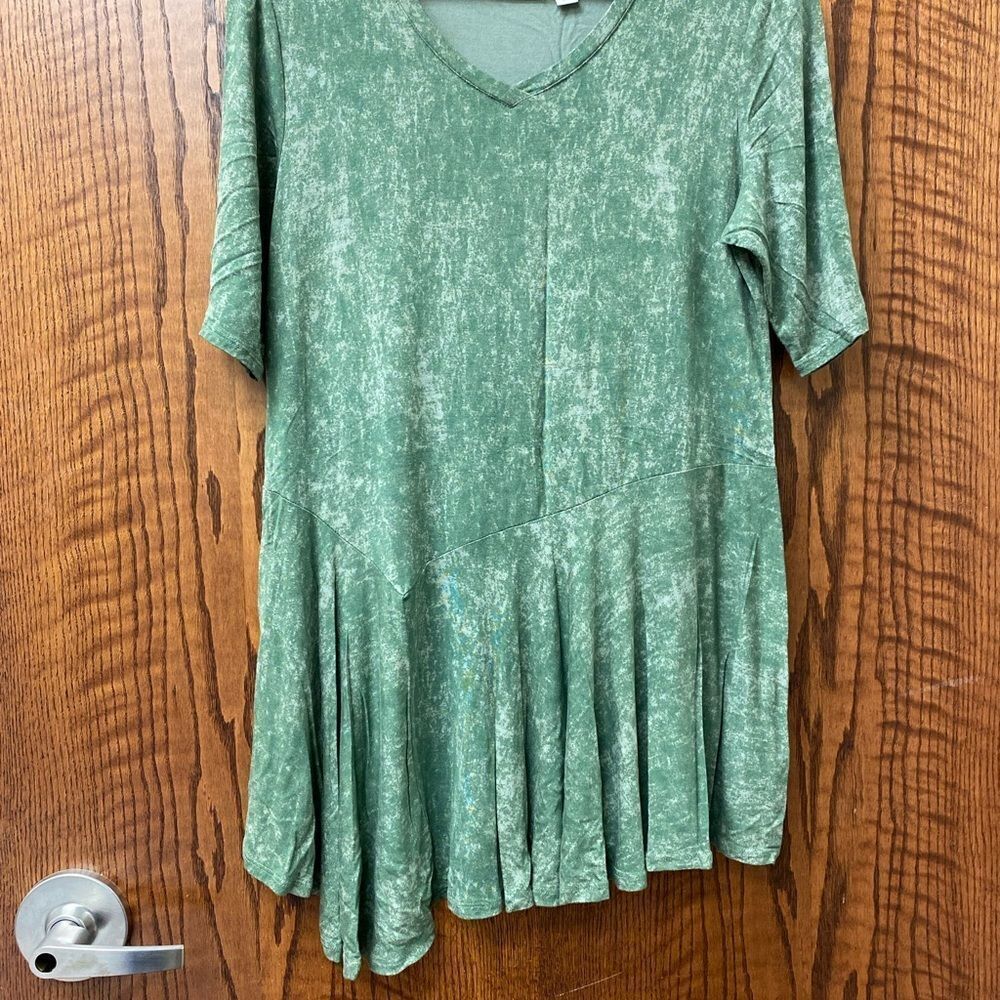 Logo lori‎ Goldstein green tie dye asymmetrical tunic top - Picture 2 of 8